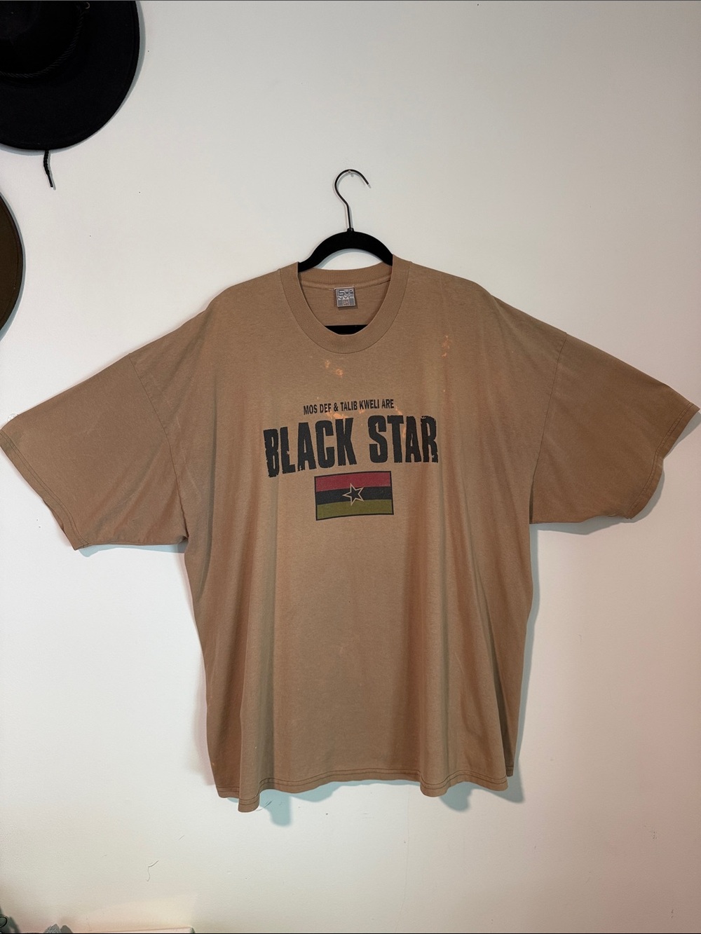 Mos Def & Talib Kweki Are BLACK STAR tee
Bad a$$ tee, super roomy vintage tee.